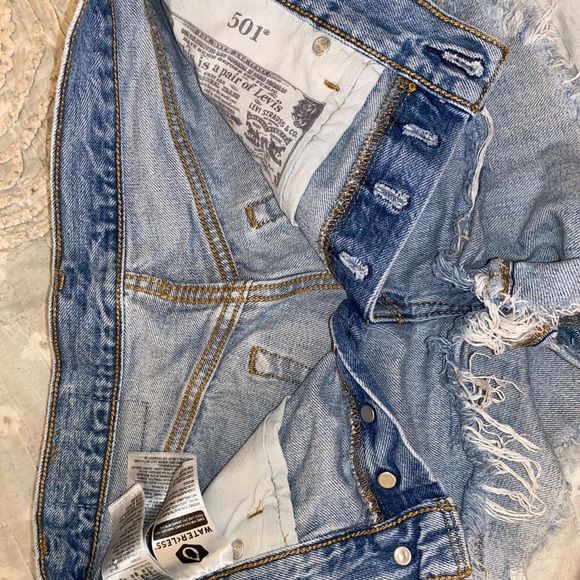 Levi 501s Denim Shorts - Picture 3 of 3